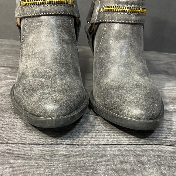 ⭐️Mo Mo grey distressed harness boots - Picture 4 of 9